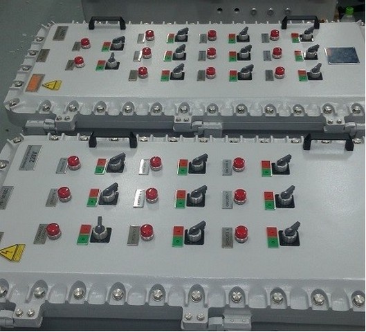 Montagem de quadro de comando elétrico