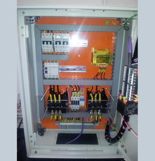 Montagem de painéis elétricos Montagem de painéis elétricos