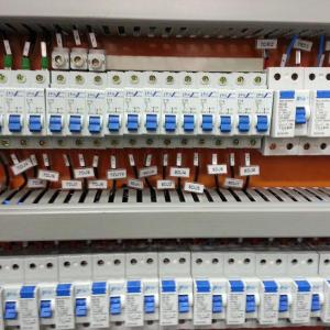 Painel Elétrico de Distribuição de Energia Painel Elétrico de Distribuição de Energia