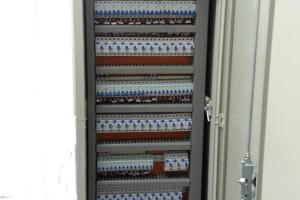 Painel Elétrico de Distribuição de Energia Painel Elétrico de Distribuição de Energia